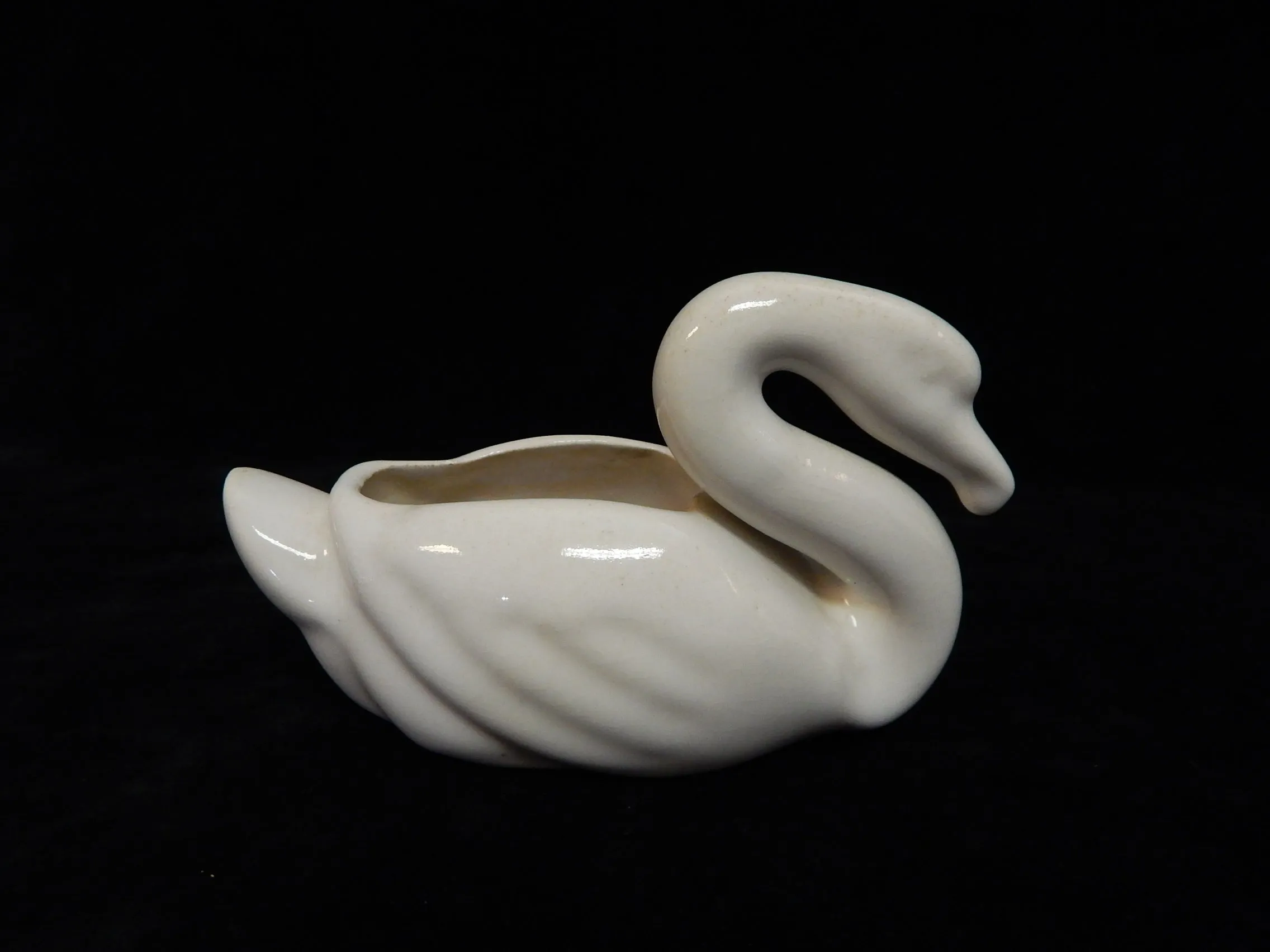 Pair of Bauer Pottery Swans - Very Good Condition