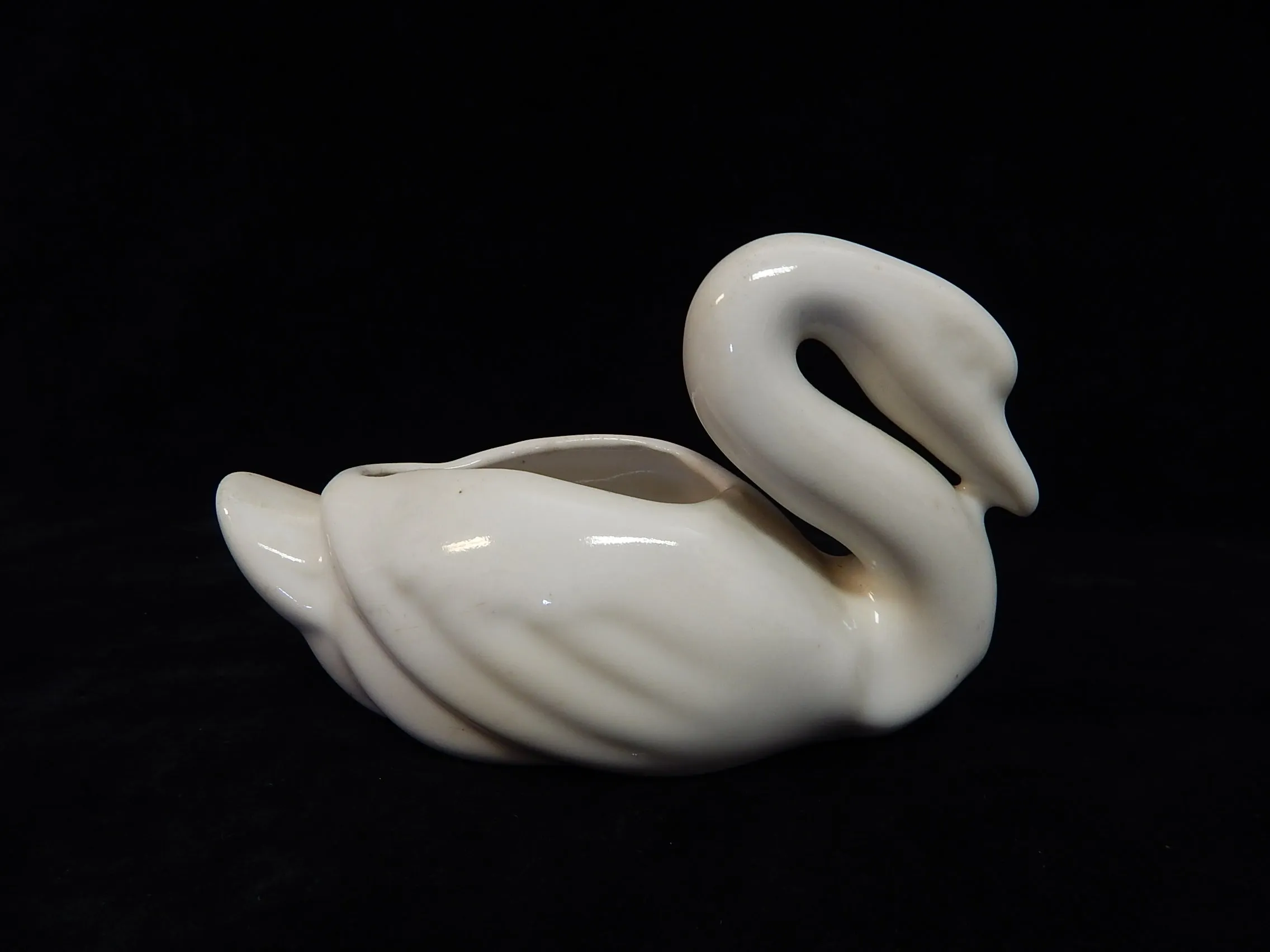 Pair of Bauer Pottery Swans - Very Good Condition