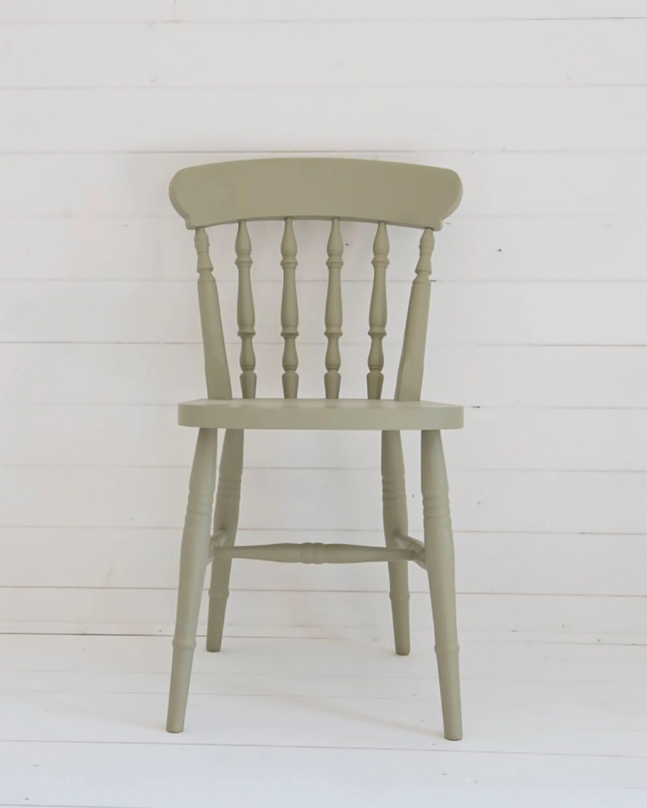 Traditional Spindle Back Dining Set